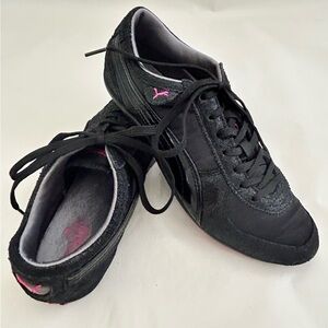 Puma Black Sneakers Low Profile W/Pink Accents Women’s Size 5.5 Mixed Textures